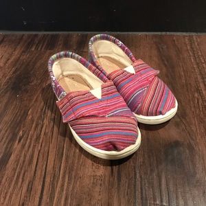 TOMS slipons